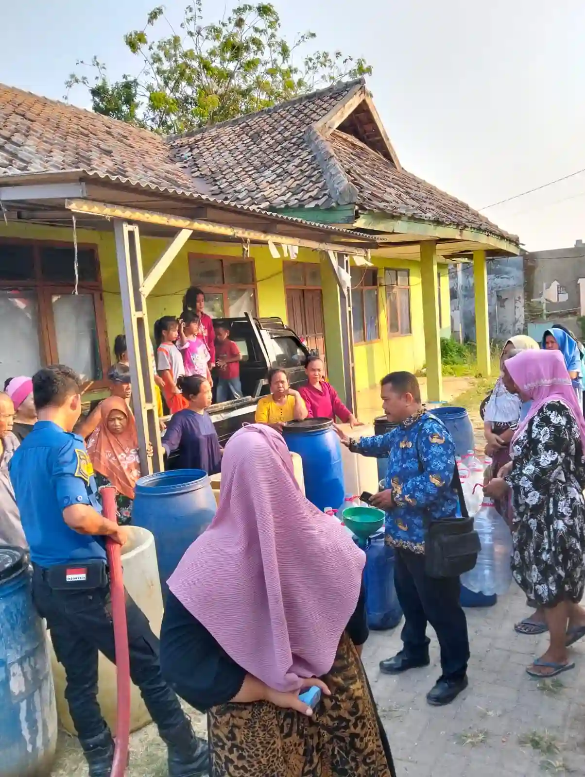 Atasi Krisis Air Bersih, BPBD Kabupaten Tangerang Salurkan Bantuan Satu Mobil Tangki ke Warga Desa Kedaung