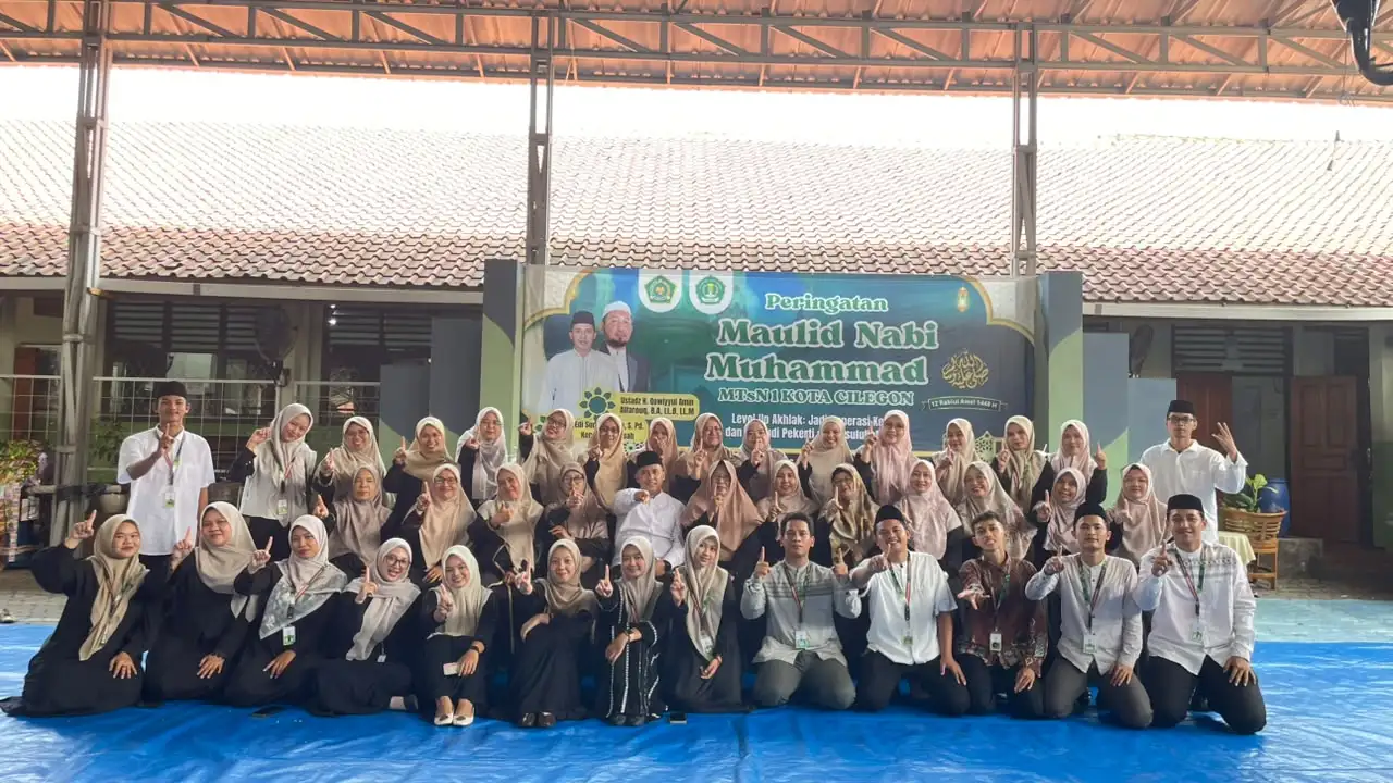 KUATKAN KARAKTER DAN AKHLAK SISWA, MTSN 1 KOTA CILEGON SEMARAKKAN MAULID NABI 1448 H