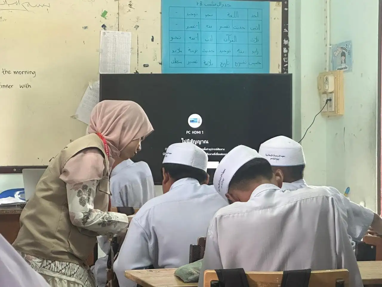 Tembus Pengalaman Internasional, Dua Mahasiswa Tadris Bahasa Inggris UIN SMH Banten Praktik Mengajar di Thailand